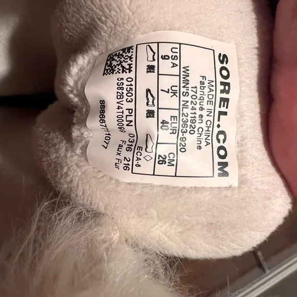 SORREL Cozy Cate white faux fur trim waterproof lace up boots. Size 9 - Picture 7 of 11